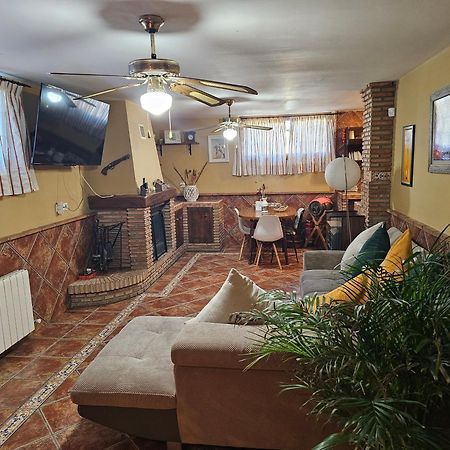 Apto-En El Bajo De La Casa-Estilo Rustico En Дилар Экстерьер фото