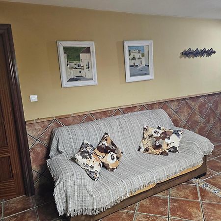 Apto-En El Bajo De La Casa-Estilo Rustico En Дилар Экстерьер фото