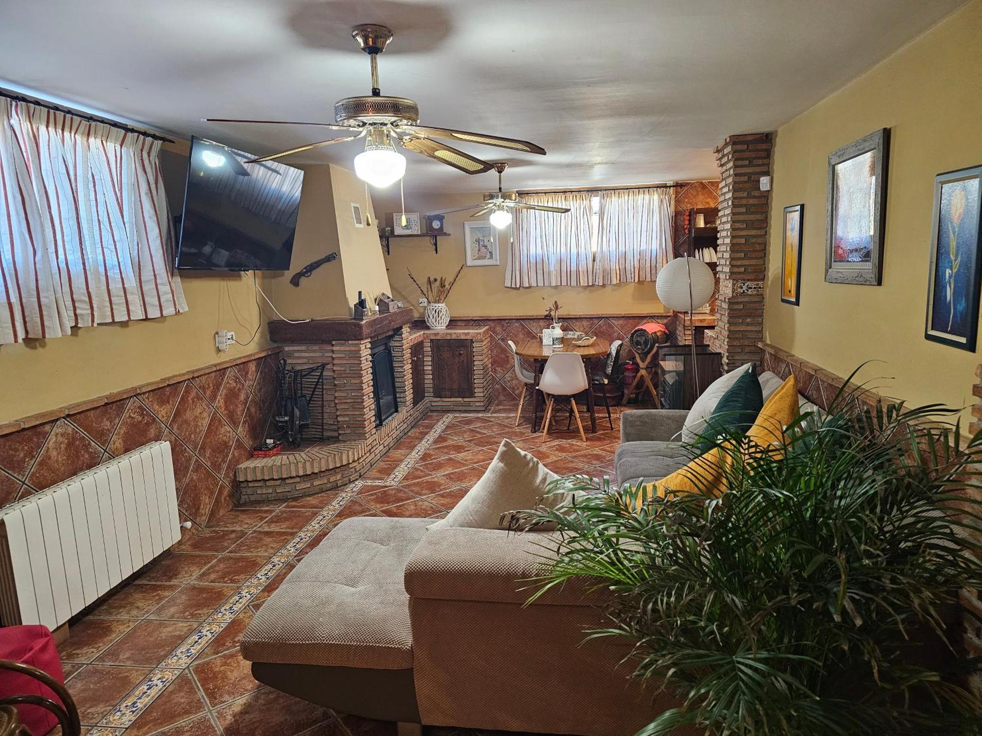 Apto-En El Bajo De La Casa-Estilo Rustico En Дилар Экстерьер фото