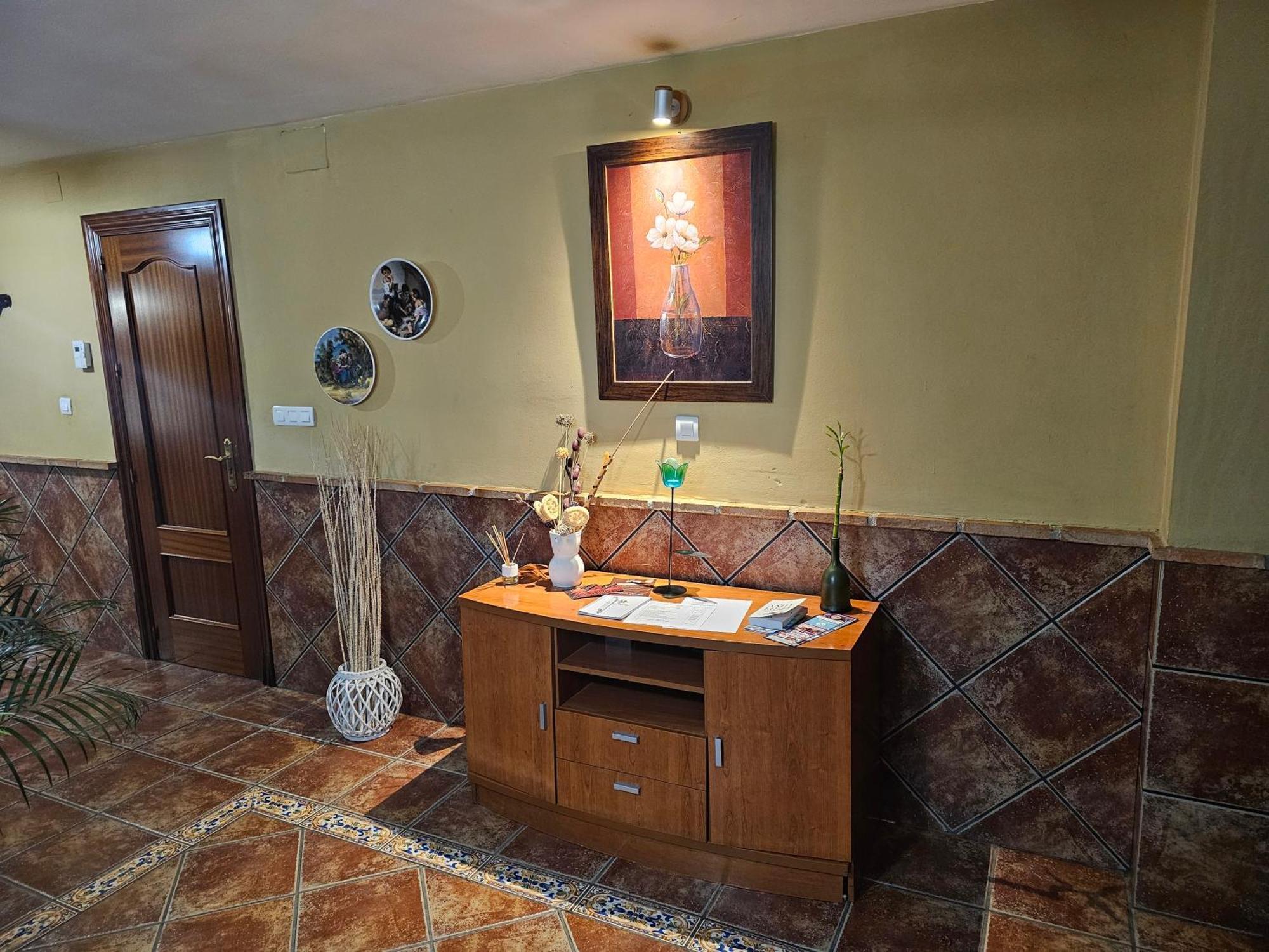 Apto-En El Bajo De La Casa-Estilo Rustico En Дилар Экстерьер фото